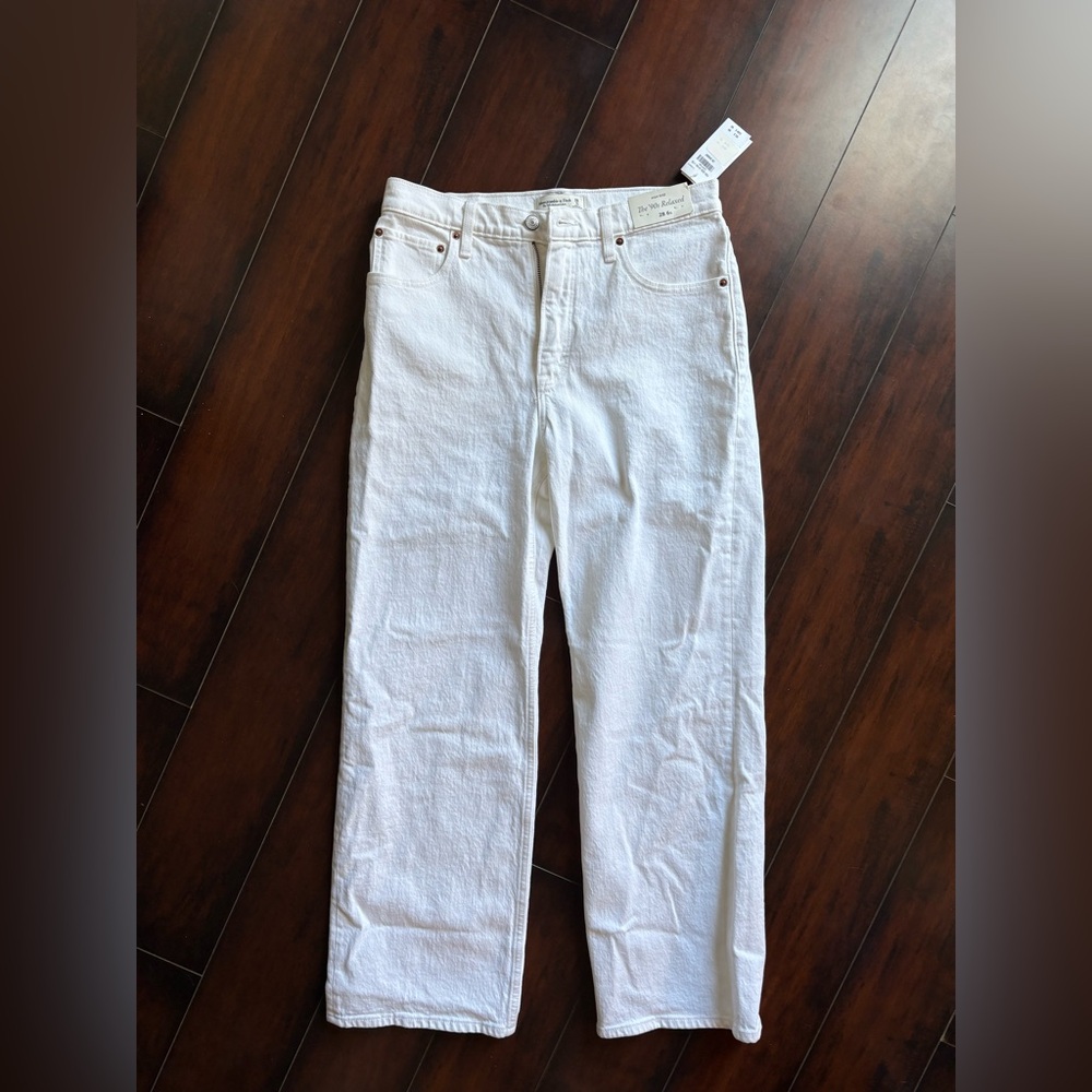 Abercrombie & Fitch 90s relaxed High Rise White Jeans